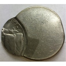 UNITED STATES OF AMERICA 1977 . NICKEL / FIVE 5 CENTS . ERROR . MIS-STRIKE